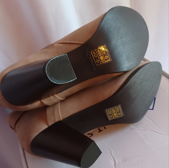 Call It Spring Tecia Tan Faux Leather Ankle Boots Size 11M - Picture 5 of 5